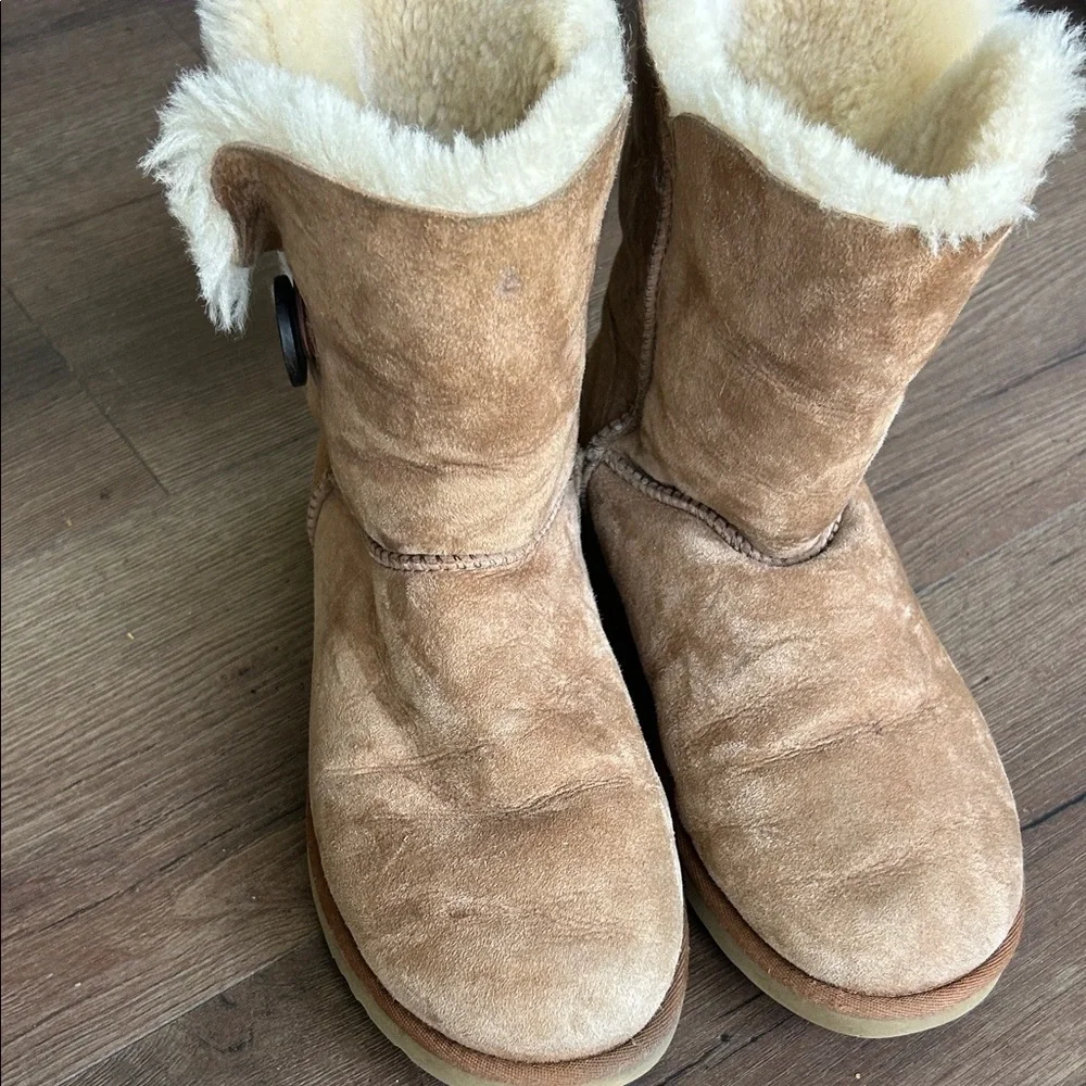 Ugg Boots Tan Suede Fur-Lined Boots ! Size 8